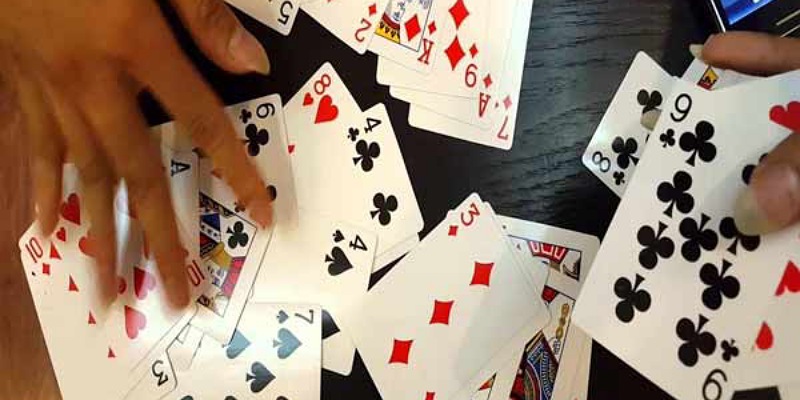 Tìm hiểu định nghĩa và bản chất của trò chơi Tú lơ khơ